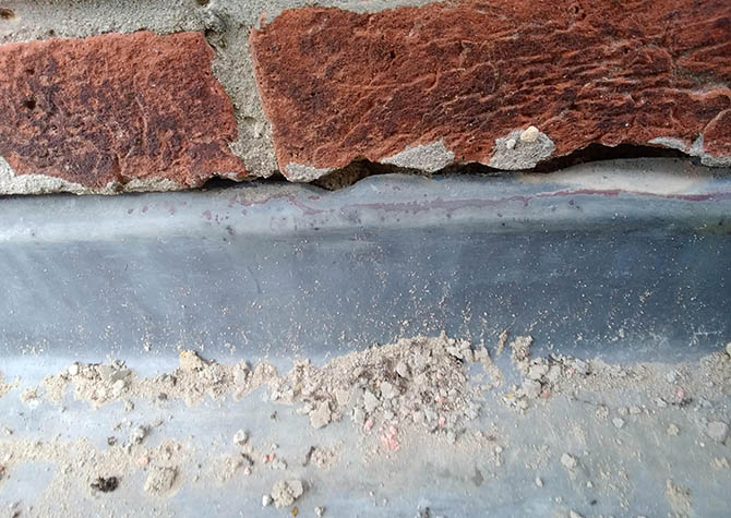 Chimney flashings missing pointing